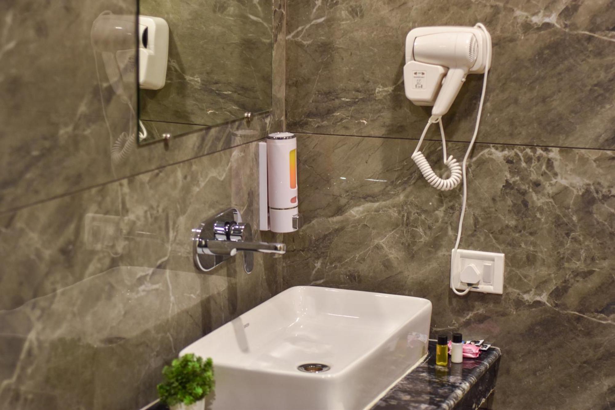 Hotel Yash Palace New Delhi Ngoại thất bức ảnh
